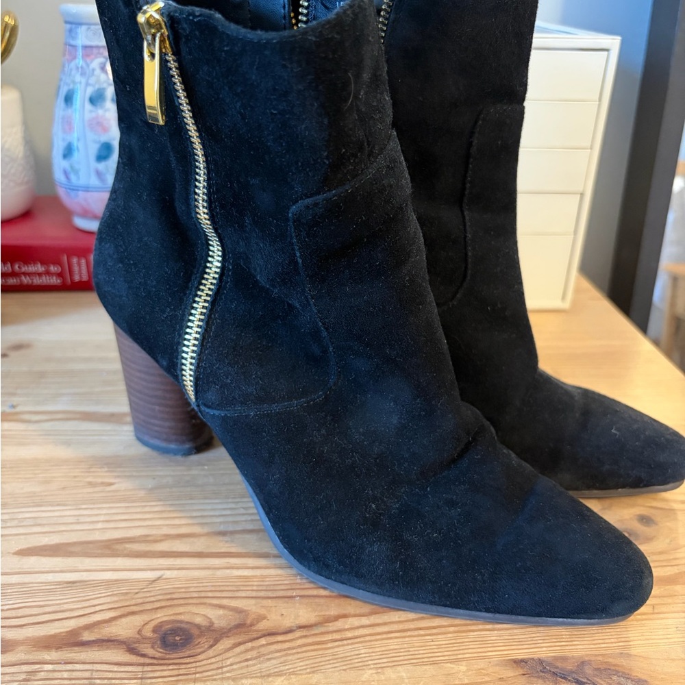 Aerosoles Black Suede Leather Ankle Boots with Gold Zipper - Women Size 9
